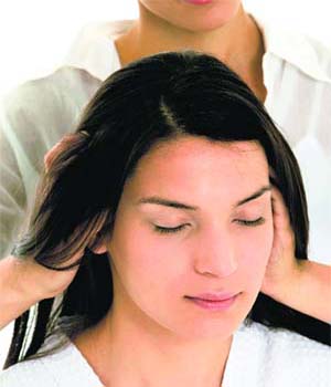 A regular hair massage helps proper blood circulation in the scalp Thinkstock