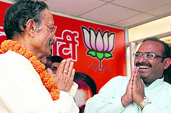 Maj Gen BC Khanduri (retd) greeted by party workers at a felicitation function after his victory in the Lok Sabha polls in Dehradun on Sunday