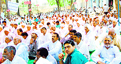 Farmers hold a mahapanchayat at Paatuhera village in Rewari on Sunday