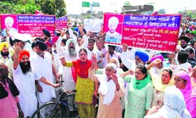 Relatives of Bikramjit stage a protest at Bhandari Bridge against the police in Amritsar