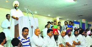 Manpreet Badal with Congress and CPI leaders during a thanksgiving meeting at Chhabra Palace in Bathinda on Monday.