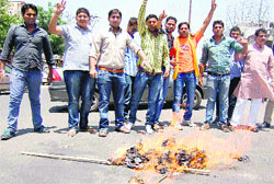 Narendra Modi fans burn an effigy of actor Kamaal Khan over his controversial statement on Narendra Modi in Haridwar on Monday. A Tribune photograph