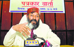 Vice-Chancellor ADN Bajpai addresses mediapersons at Himachal Pradesh University in Shimla on Monday.