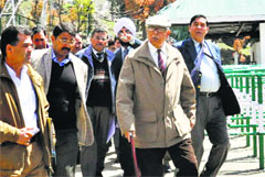 Governor NN Vohra inspects the yatra arrangements at Chandanwari on Wednesday. A Tribune photo