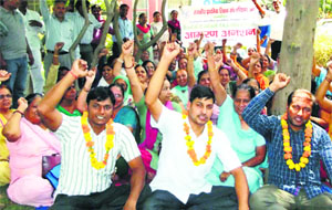 JBT teachers on a fast against TNA examination in Gurgaon on Friday.