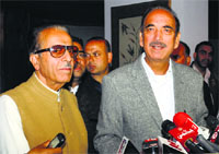 Former Union Health Minister Ghulam Nabi Azad (R) and JKPCC president Saifuddin Soz address a press conference in Srinagar on Friday. Tribune photo: Amin War