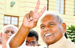 Bihar CM Jitan Ram Manjhi flashes victory sign after winning the trust vote in Bihar Assembly in Patna on Friday.