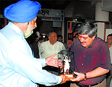 Lt Gen DDS Sandhu, Vice -Chancellor of Kurukshetra University, presents a souvenir to Sanjay Kishan Kaul, Chief Justice, Punjab and Haryana High Court, during his visit to the Dharohar museum on the university campus on Saturday