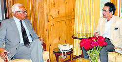 Governor NN Vohra interacts with Gul Mohammad Wani, Director of the UMIKS, at Raj Bhawan in Srinagar on Saturday