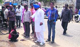 One of them was forced to sit till the arrival of the police