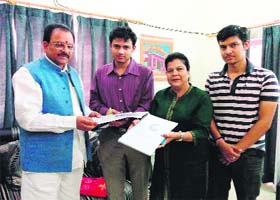 A delegation of MAD submits report to Ajay Bhatt, Leader of the Opposition in Assembly, in Dehradun on Sunday