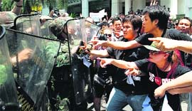 Anti-coup protesters clash with Thai soldiers in Bangkok on Sunday.