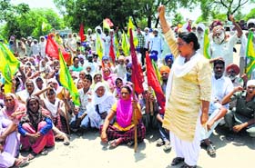 Members of Bhartiya Kisan Union Ekta (Ugrahan) protest in Bathinda on Monday
