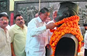 REMEMBERING THE GREAT: Chief Minister Harish Rawat garlands a statue of late Prime Minister Jawaharlal Nehru at the Nehru ward of the erstwhile jail, where he was imprisoned during the freedom struggle, on his death anniversary in Dehradun on Tuesday