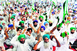 Activists of the BKU (Ekta-Ugrahan) and BKU (Dakaunda) protest erratic power supply, in Patiala on Tuesday. 