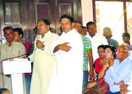 INLD leader Abhay Chautala addresses a gathering at Punjabi Dharamshala in Rewari on Tuesday.