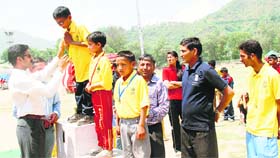 Deputy Commissioner Devesh Kumar gives away prizes to the winners in Mandi on Wednesday