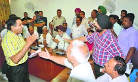 Fireworks were witnessed at the meeting in Circuit House, Ludhiana