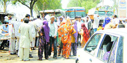 Residents of Bighana village block the Jind-Chandigarh on Thursday.