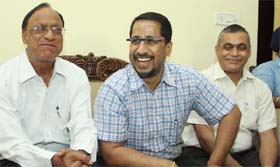 Local Bodies Minister (centre) addresses a press conference in Jalandhar on Thursday