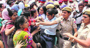 The AIE, EGS and STR teachers jostle with the police.