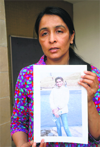 Sukhdeep Kaur shows her daughters photo who had been missing since May 19