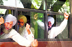 members of the BKU being detained by the police in Bathinda on Saturday