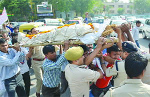 Relatives and friends of the victim protesting in New Delhi on Saturday.