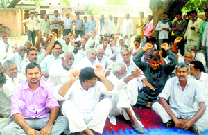 Residents from five villages shout slogans against the state government at Kalaka village in Rewari. 