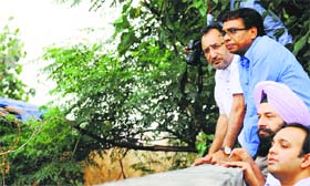 Principal Secretary to Chief Minister SK Sandhu (in white shirt) inspects the Haibowal dairy complex in Ludhiana