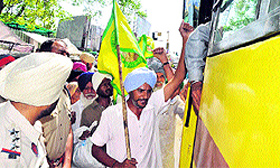 Members of the BKU Ugrahan protest near the IG residence in Bathinda on Tuesday