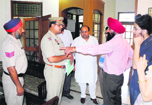 Police officials conduct investigation at a house in Guru Gobind Singh Avenue where burglary took place in Jalandhar on Tuesday