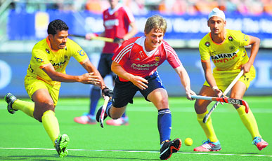 Better show India looked a better team than England but the last-minute goal eclipsed their improved effort. 
