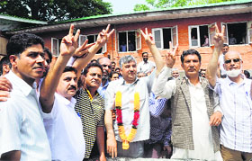 Employees Joint Consultative Committee president Abdul Qayoom Wani along with senior employees leaders celebrates the decision of enhancing retirement age, in Srinagar on Wednesday.