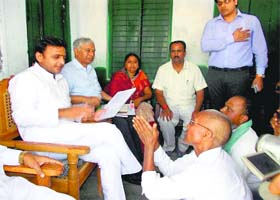 UP Chief Minister Akhilesh Yadav during a surprise visit in Shravasti district on Wednesday