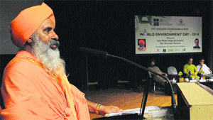 Sant Balbir Singh Seechewal addresses a seminar at the Tagore Theatre in Sector 18, Chandigarh, on Thursday.