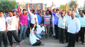 Members of the Mubarikpur Stone Crushers Association block the Dera Bassi-Ramgarh road in Mubarikpur on Wednesday.
