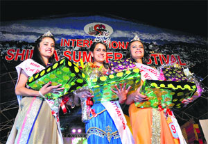 Ananya Sharma (centre) crowned Miss Summer Festival 2014, Garima Verma (left) second runner-up and Payal Jaswal (right) first runner-up in Shimla on Wednesday night.
