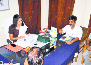 Representatives of the Vendors and Hawkers Association meet MNA Vipra Trivedi at the Municipal Corporation office in Haridwar on Saturday.