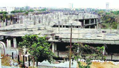 As per records available with the Municipal Corporation, the Ludhiana Improvement Trust has not paid property tax on the partially constructed city centre project, covering an area of around 26 acres under the 475 acres Shaheed Bhagat Singh Nagar Scheme.