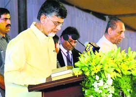 Governor ESL Narasimhan administers oath to N Chandra Babu Naidu, CM of new Andhra Pradesh, at Nagarjuna Nagar on Sunday