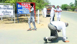 Mangat Rai Sharma, Sub-Divisional Officer, falls down after being thrashed by former sarpanch Balwinder Singh Toti (charging towards him) in Gidderbaha on Tuesday
