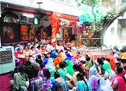 Devotees recite Ramayana at Shivala Ganga Ram in Amritsar. 