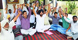 Members of the Joint Coordination Committee of Foodgrain Agencies hold a protest in Ludhiana