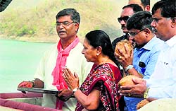 Gujarat Chief Minister Anandiben Patel worships at Sardar Sarovar Dam on Narmada River on Thursday