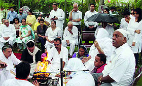 Relatives of the Uphaar tragedy victims paying homage to the departed souls near the cinema hall, in New Delhi on Friday, on the occasion of the 17th anniversary of the tragedy.