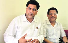 Congress leaders Sanjay Kapoor and Suryakant Dhasmana address mediapersons at the party office in Dehradun on Friday.