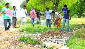 Students collect garbage at the PAU.