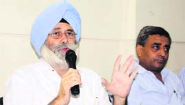 AAP leader and senior advocate HS Phoolka addresses mediapersons in Amritsar on Sunday.