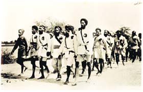 Volunteers on way to court arrest during the Guru ka Bagh morcha